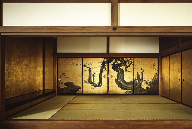 連載》メトロポリタン美術館の日本美術➀ 狩野山雪〈老梅図襖〉 – ANTIQUE